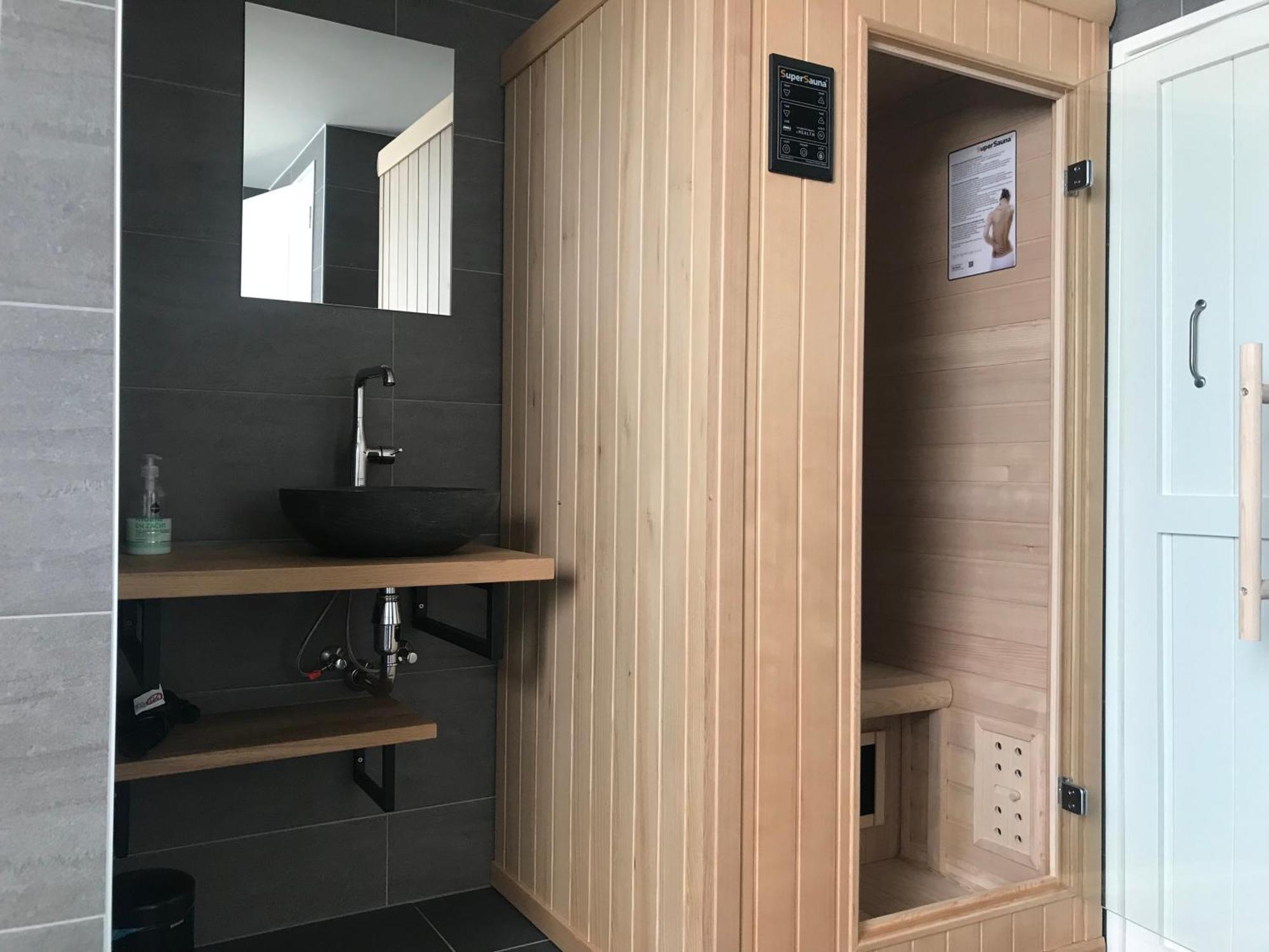 Ruim Appartement Met Sauna, Zuidstraat 125 In Westkapelle Extérieur photo